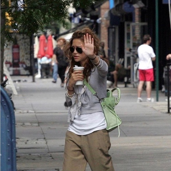 Meet your Posher, Isabel - Picture 1 of 1